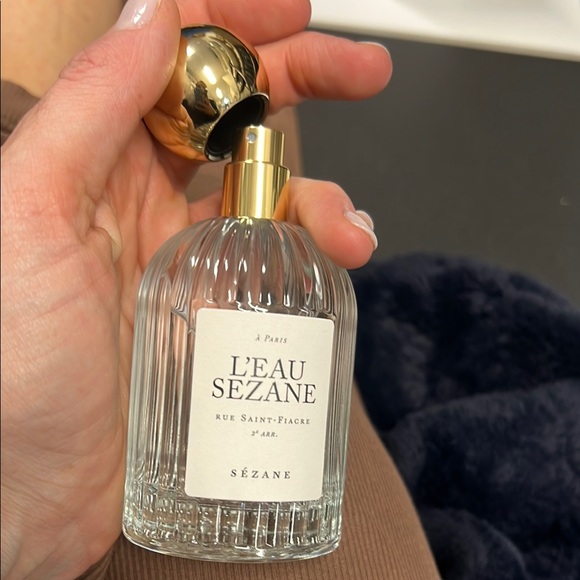 L'Eau Perfume - White and Gold - Picture 4 of 4
